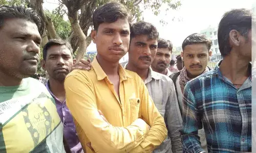 अहमदाबाद की सड़कों पर दिख रहा है नोबेल पुरस्कार विजेता की  ओर से बेरोजगारी की चेतावनी का चेहरा