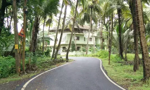 गोवा में लक्जरी होटल 10 साल में 170 फीसदी बढ़े, लोग नाराज गोवा में लक्जरी होटल 10 साल में 170 फीसदी बढ़े, लोग नाराज