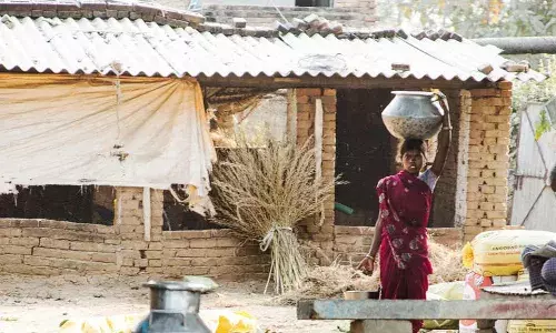 ग्रामीण परिवारों के पास हर महीने एक पंखा खरीदने लायक अतिरिक्त पैसा