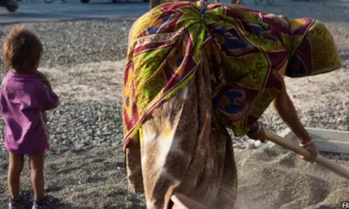 महिलाएं काम करे या स्तनपान कराए ?