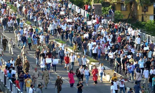 बच्चा चुराने की अफवाह से जुड़ी हिंसा में 33 की मौत