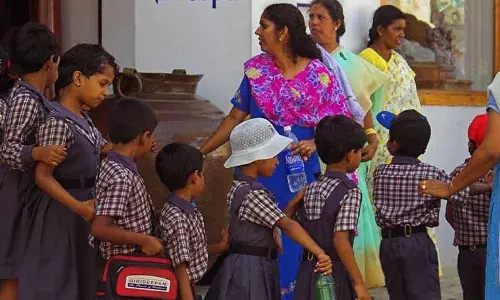 भारतीयों की आय माता-पिता की आय और शिक्षा पर निर्भर