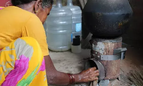 केरल में खाना पकाने की पुरानी परंपरा जारी, नए स्वच्छ-ईंधन स्टोव का  प्रचार प्रसार कमजोर