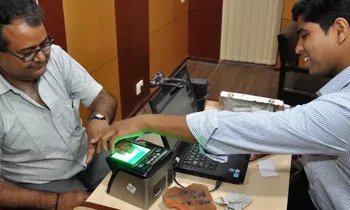 “आधार अभेद्य नहीं, सूचना के एक बड़े हिस्से की चोरी हो सकती है ! ”