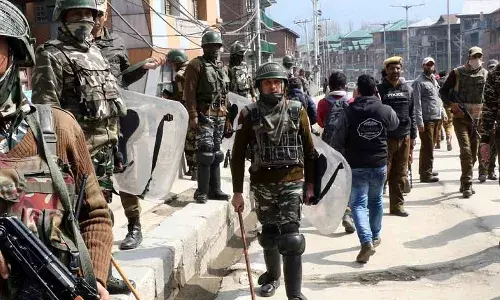 सेना के खिलाफ जम्मू एवं कश्मीर पुलिस की कार्रवाई को सुप्रीम कोर्ट ने बंद  करने को कहा