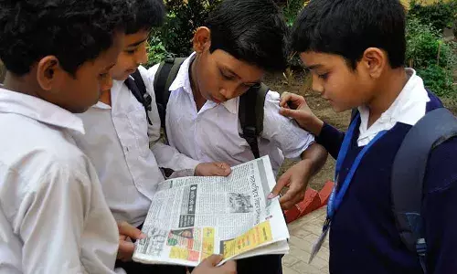 स्कूलों में अधिक वर्ष बिताए हुए लोगों का भी मीडिया से रिश्ते में गिरावट स्कूलों में अधिक वर्ष बिताए हुए लोगों का भी मीडिया से रिश्ते में गिरावट