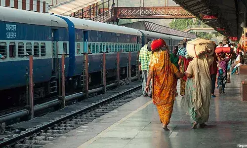 एक असफल जैव शौचालय मॉडल के साथ रेलवे बढ़ रहा है आगे एक असफल जैव शौचालय मॉडल के साथ रेलवे बढ़ रहा है आगे