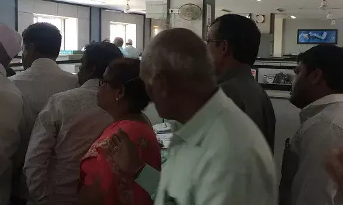 पहले नोटबंदी, फिर कर्ज माफी, प्याज किसानों का मुख्य बैंक संकट में