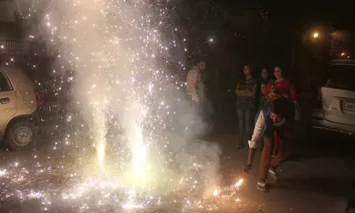 पटाखों पर प्रतिबंध का विरोध जारी, लेकिन पटाखे सुरक्षा सीमा से 200 से 2,000 गुना अधिक उगलते हैं जहर पटाखों पर प्रतिबंध का विरोध जारी, लेकिन पटाखे सुरक्षा सीमा से 200 से 2,000 गुना अधिक उगलते हैं जहर