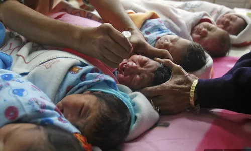 2005 से 2015 के बीच में भारत ने 10 लाख बाल मृत्यु को रोका, गरीब राज्य अब भी पीछे 2005 से 2015 के बीच में भारत ने 10 लाख बाल मृत्यु को रोका, गरीब राज्य अब भी पीछे