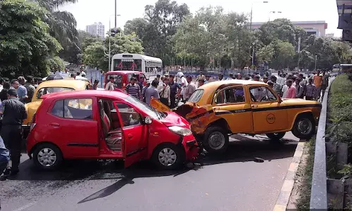 भारत में 35 फीसदी सड़क दुर्घटनाएं दोपहर 3 से रात के 9 बजे के बीच भारत में 35 फीसदी सड़क दुर्घटनाएं दोपहर 3 से रात के 9 बजे के बीच