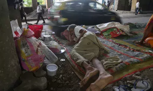 मुंबई की सड़कों पर कैंसर संकट का चेहरा मुंबई की सड़कों पर कैंसर संकट का चेहरा