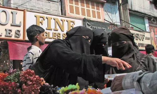 सुप्रीम कोर्ट ने कहा तीन तलाक असंवैधानिक, तलाकशुदा भारतीय मुस्लिम में 80 फीसदी महिलाएं