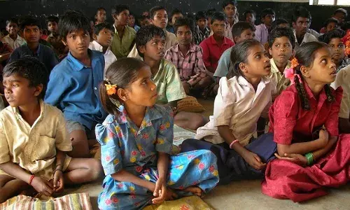 बेटी बचाओ अभियान के बावजूद भारतीय शहरों में लिंग अनुपात चिताजनक बेटी बचाओ अभियान के बावजूद भारतीय शहरों में लिंग अनुपात चिताजनक