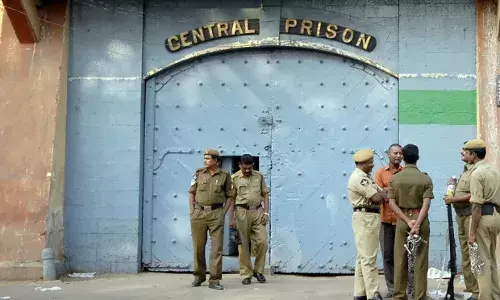 उत्तर प्रदेश के जेलों में 69 फीसदी ज्यादा कैदी, 33 फीसदी स्टाफ की कमी और अब बनेगा गौशाला