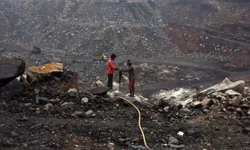 50 खनन प्रभावित जिलों में खर्च होंगे 90 करोड़ डॉलर, स्थानीय सहभागिता कम 50 खनन प्रभावित जिलों में खर्च होंगे 90 करोड़ डॉलर, स्थानीय सहभागिता कम
