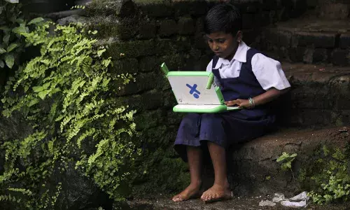तकनीक के बेहतर इस्तेमाल से भारत के सरकारी स्कूलों में सुधार तकनीक के बेहतर इस्तेमाल से भारत के सरकारी स्कूलों में सुधार