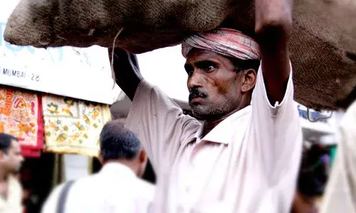जीडीपी में वृद्धि लेकिन रोजगार सुरक्षा में कमी,  केवल 16फीसदी भारतीयों के पास नियमित वेतन