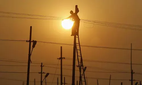 उत्तर प्रदेश चुनाव में बिजली एक प्रमुख चुनावी मुद्दा, रोजगार और प्रदूषण पर भी मतदाता मांगेंगे हिसाब उत्तर प्रदेश चुनाव में बिजली एक प्रमुख चुनावी मुद्दा, रोजगार और प्रदूषण पर भी मतदाता मांगेंगे हिसाब