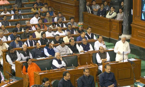 भाजपा में बुजुर्ग सासंद हुए कम, कांग्रेस में संख्या बढ़ी भाजपा में बुजुर्ग सासंद हुए कम, कांग्रेस में संख्या बढ़ी