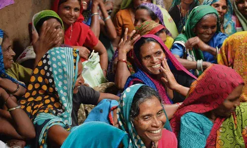 भारत में महिला सशक्तिकरण की धीमी प्रगति भारत में महिला सशक्तिकरण की धीमी प्रगति