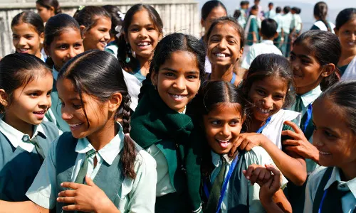 शिक्षित लड़कियों की संख्या अधिक, लेकिन स्नातक के बाद 84% ड्रॉप आउट शिक्षित लड़कियों की संख्या अधिक, लेकिन स्नातक के बाद 84% ड्रॉप आउट