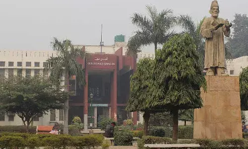 उच्च शिक्षा सीढ़ी के सबसे निचले पायदान पर पिछड़ी जनजाति और मुस्लिम उच्च शिक्षा सीढ़ी के सबसे निचले पायदान पर पिछड़ी जनजाति और मुस्लिम