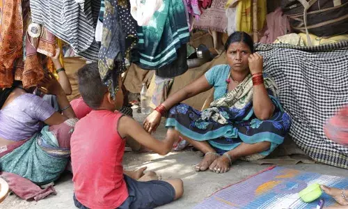 2016 में ग्रामीण रोज़गार में कमी के कारण पलायन में वृद्धि: यशोदाबाई की कहानी 2016 में ग्रामीण रोज़गार में कमी के कारण पलायन में वृद्धि: यशोदाबाई की कहानी