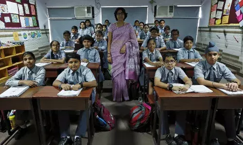 निजी शिक्षा की ओर भारतीयों का बढता झुकाव, 7.1 करोड़ ले रहे हैं ट्यूशन निजी शिक्षा की ओर भारतीयों का बढता झुकाव, 7.1 करोड़ ले रहे हैं ट्यूशन