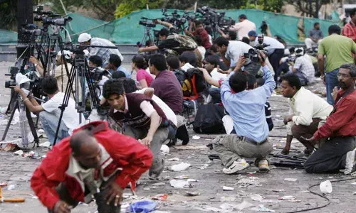 करुण मिश्रा और अन्य 9 पत्रकारों की हत्या से बढ़ते खतरे का अंदेशा करुण मिश्रा और अन्य 9 पत्रकारों की हत्या से बढ़ते खतरे का अंदेशा