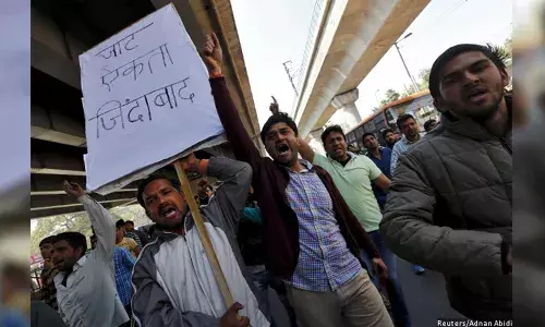 केवल आरक्षण है बेरोज़गारी की समस्या का हल? केवल आरक्षण है बेरोज़गारी की समस्या का हल?