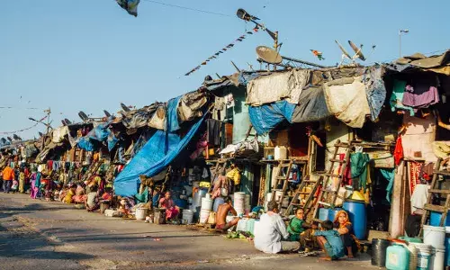 44,000 मकान रोज़ बनाने की राह में समस्याएं 44,000 मकान रोज़ बनाने की राह में समस्याएं