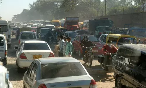 जहाँ एक ओर किसान आत्महत्या कर रहे, यू.पी. मौतें छुपा रहा जहाँ एक ओर किसान आत्महत्या कर रहे, यू.पी. मौतें छुपा रहा