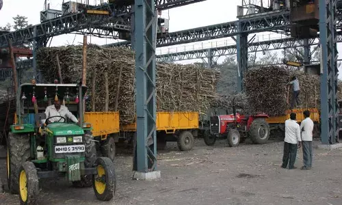 ऋण तले दबे महाराष्ट्र के सामने फार्म संकट से निकलने के लिए व्यय ही एक रास्ता ऋण तले दबे महाराष्ट्र के सामने फार्म संकट से निकलने के लिए व्यय ही एक रास्ता