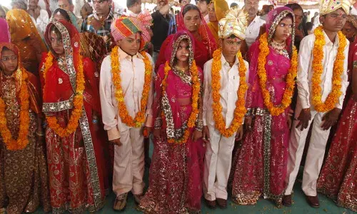 भारत की 13 मिलियन बाल वधुएँ  , उनके 6 मिलियन बच्चे भारत की 13 मिलियन बाल वधुएँ  , उनके 6 मिलियन बच्चे