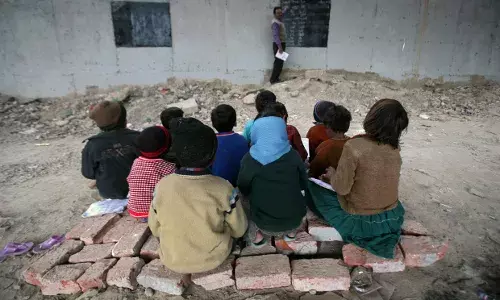 282 लाख निरक्षर भारतीय : शिक्षा को महाविस्फोट का इंतजार 282 लाख निरक्षर भारतीय : शिक्षा को महाविस्फोट का इंतजार