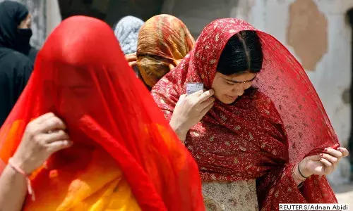 कैसे महिलाओं को चुनाव से बाहर रखती है दिल्ली कैसे महिलाओं को चुनाव से बाहर रखती है दिल्ली