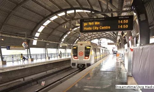 भारत में मेट्रो रेल एक सुनहरा अवसर भारत में मेट्रो रेल एक सुनहरा अवसर