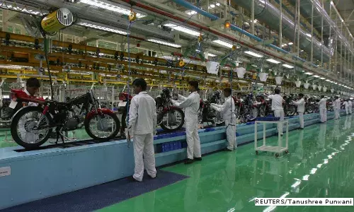 ग्रामीण मजदूरी में 10 साल की सबसे धीमी बढ़ोतरी ग्रामीण मजदूरी में 10 साल की सबसे धीमी बढ़ोतरी