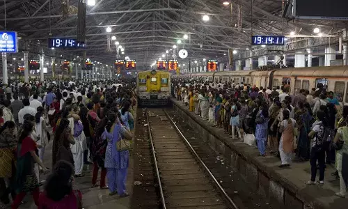 ब्लॉग:  लोकल में यात्रा करने से पूर्व 5 महत्त्वपूर्ण जानकारियाँ ब्लॉग:  लोकल में यात्रा करने से पूर्व 5 महत्त्वपूर्ण जानकारियाँ