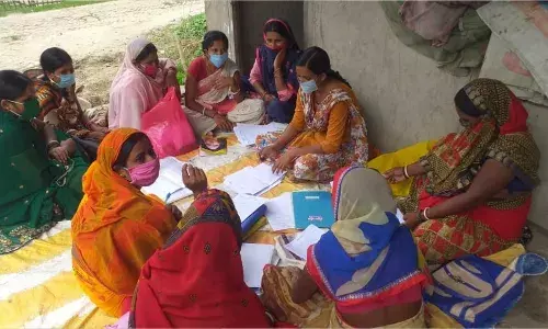 बिहार में महिला समूहों की बैठकों से गर्भवती माओं की जांच और पोषण में सुधार